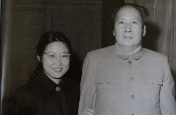 兴盛网  76年毛主席逝世后，中央让李敏搬回中南海，李敏拒绝：爸爸不在了