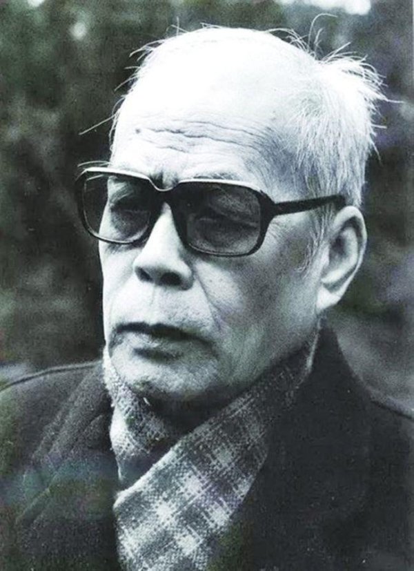 八戒策略 1956年毛主席邀好友周谷城，到中南海游泳，周谷城一句话逗笑主席